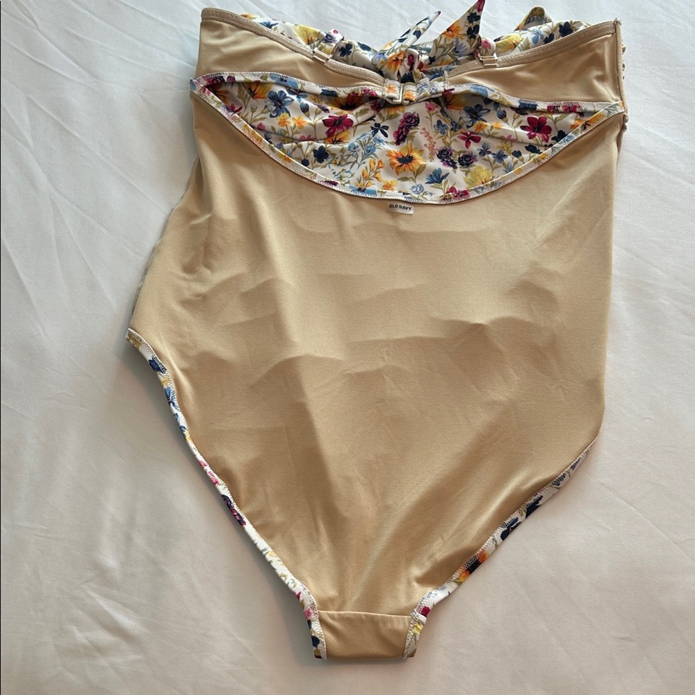 Old Navy Floral Trim Swimsuit - Picture 5 of 9